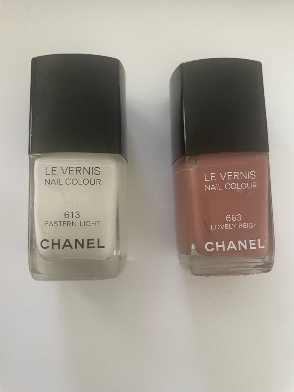 CHANEL Le Vernis Nail Polish Duo in Creamy White & Warm Beige